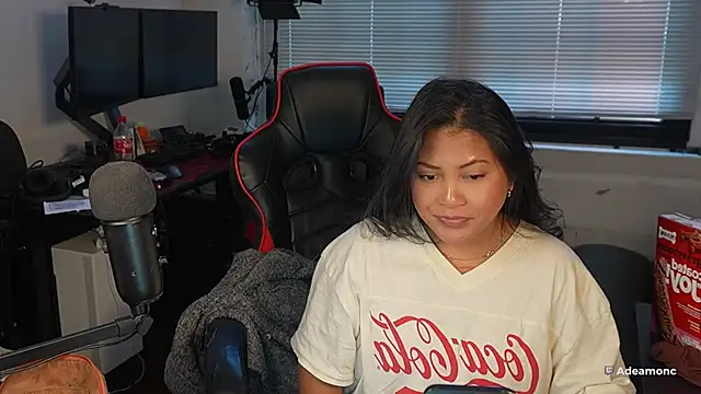 Snapshot of Bubbleliyah chatting on November 12, 2025, 2:28 pm Bubbleliyah online show from November 12, 2025, 2:28 pm