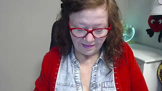 Adelewildx online show from March 12, 2025, 4:41 am