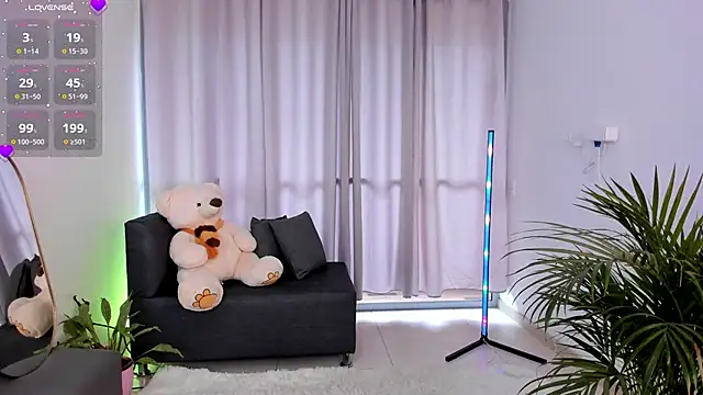 roxie gates  online show from December 21, 2024, 7:49 pm