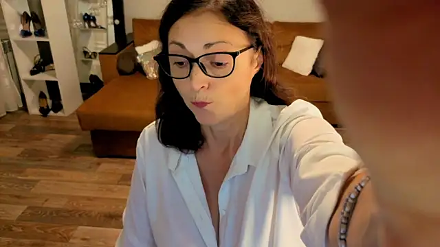 Snapshot of CaringSophie chatting on November 22, 2025, 5:12 pm CaringSophie online show from November 22, 2025, 5:12 pm