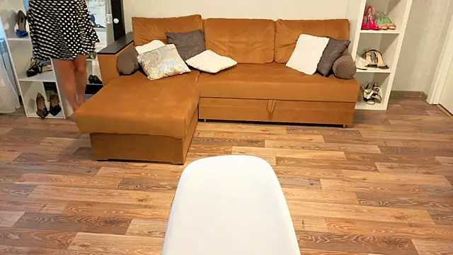 Snapshot of CaringSophie chatting on November 23, 2025, 10:04 am CaringSophie online show from November 23, 2025, 10:04 am