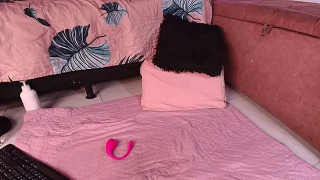 Snapshot of emyli_sw_ chatting on January 8, 2025, 9:10 am emyli sw online show from January 8, 2025, 9:10 am