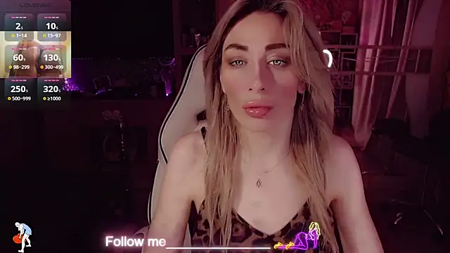 Snapshot of AnnieGOld_ chatting on April 26, 2026, 5:32 pm AnnieGOld online show from April 26, 2026, 5:32 pm