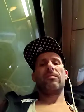 Snapshot of FireFox_Feel chatting on December 4, 2024, 7:56 pm FireFox Feel online show from December 4, 2024, 7:56 pm