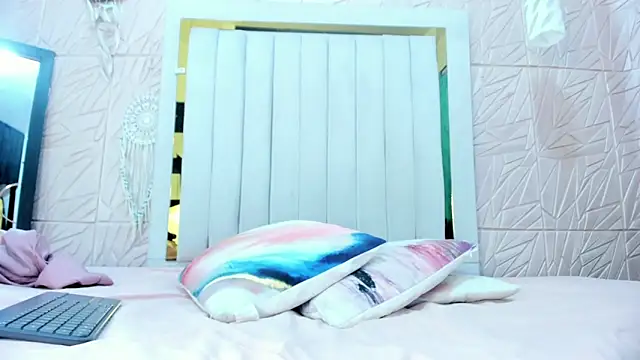 Rebecca Mitchell online show from November 21, 2025, 11:53 am