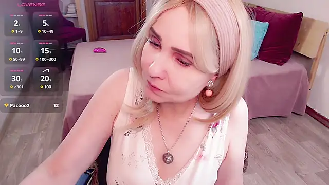  unique cam  online show from December 7, 2024, 8:22 am