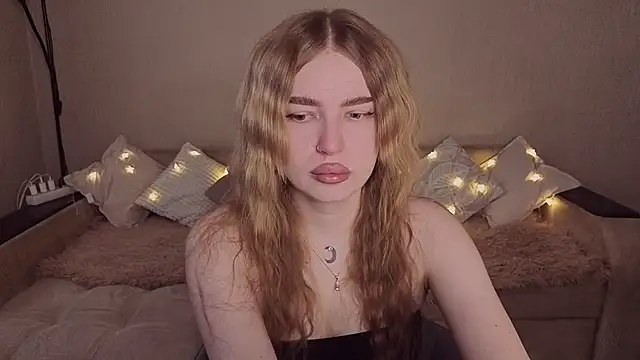 Snapshot of ViolettaLopez chatting on April 22, 2026, 2:51 pm ViolettaLopez online show from April 22, 2026, 2:51 pm