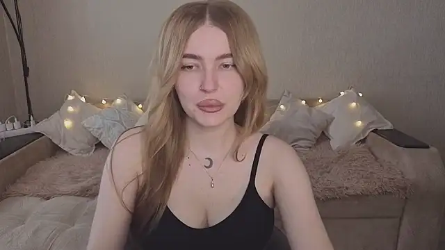 Snapshot of ViolettaLopez chatting on May 16, 2026, 1:54 pm ViolettaLopez online show from May 16, 2026, 1:54 pm