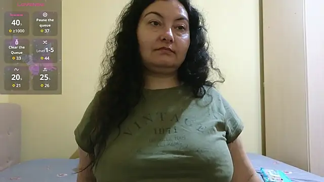 Snapshot of BBW_MILF_4U chatting on January 27, 2025, 11:00 am BBW MILF 4U online show from January 27, 2025, 11:00 am