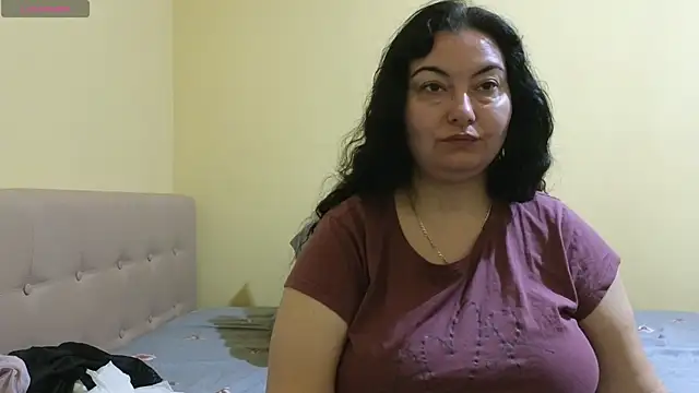 Snapshot of BBW_MILF_4U chatting on February 6, 2025, 6:40 am BBW MILF 4U online show from February 6, 2025, 6:40 am