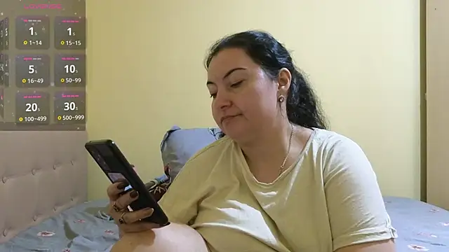 Snapshot of BBW_MILF_4U chatting on February 7, 2025, 11:01 am BBW MILF 4U online show from February 7, 2025, 11:01 am