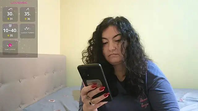Snapshot of BBW_MILF_4U chatting on February 24, 2025, 12:37 pm BBW MILF 4U online show from February 24, 2025, 12:37 pm