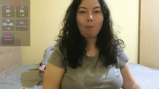 Snapshot of BBW_MILF_4U chatting on February 25, 2025, 6:14 am BBW MILF 4U online show from February 25, 2025, 6:14 am