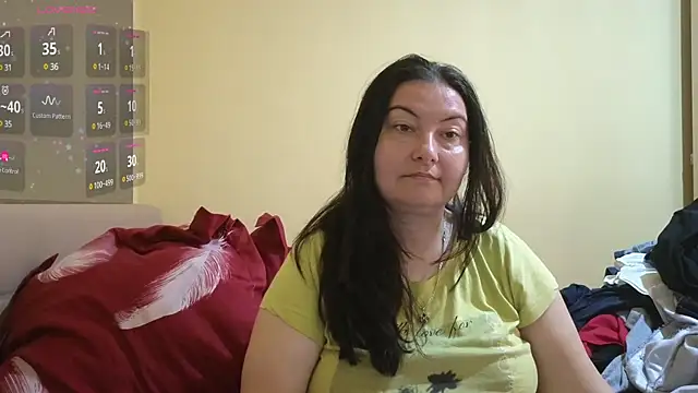 Snapshot of BBW_MILF_4U chatting on March 17, 2025, 9:44 am BBW MILF 4U online show from March 17, 2025, 9:44 am