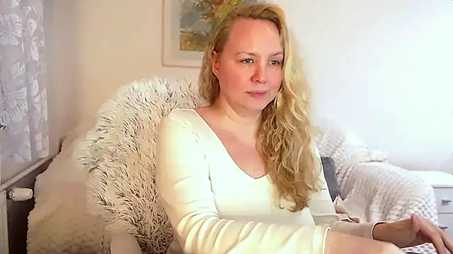 Snapshot of Sarah4you chatting on January 2, 2025, 12:34 am Sarah4you online show from January 2, 2025, 12:34 am