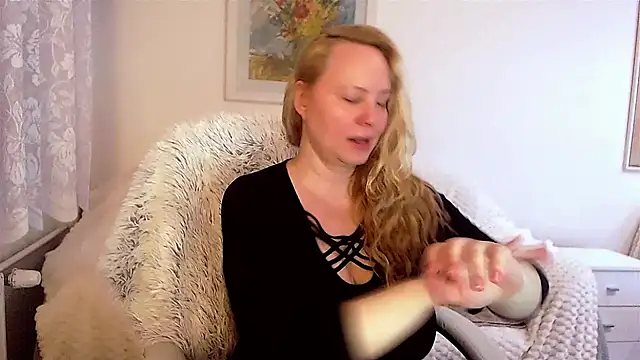 Snapshot of Sarah4you chatting on January 3, 2025, 5:42 pm Sarah4you online show from January 3, 2025, 5:42 pm