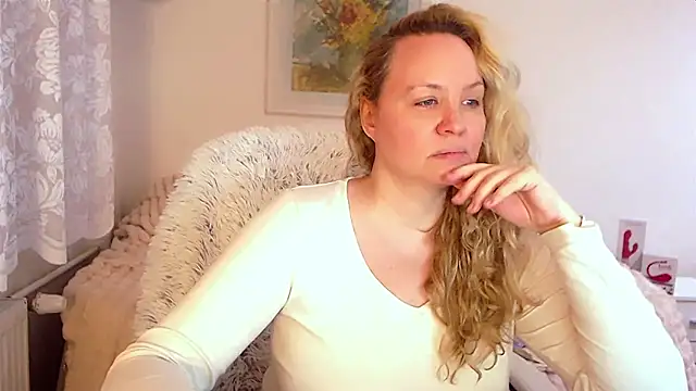 Snapshot of Sarah4you chatting on January 31, 2025, 9:37 pm Sarah4you online show from January 31, 2025, 9:37 pm