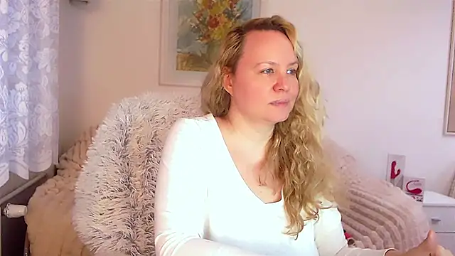 Snapshot of Sarah4you chatting on February 1, 2025, 3:50 pm Sarah4you online show from February 1, 2025, 3:50 pm