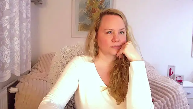 Snapshot of Sarah4you chatting on February 1, 2025, 6:51 pm Sarah4you online show from February 1, 2025, 6:51 pm