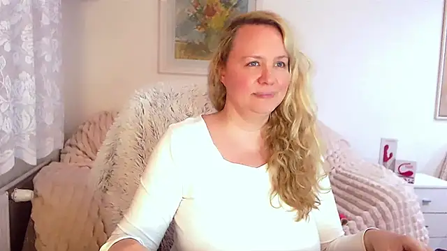 Snapshot of Sarah4you chatting on February 2, 2025, 1:12 am Sarah4you online show from February 2, 2025, 1:12 am
