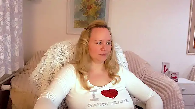 Snapshot of Sarah4you chatting on February 2, 2025, 4:11 pm Sarah4you online show from February 2, 2025, 4:11 pm