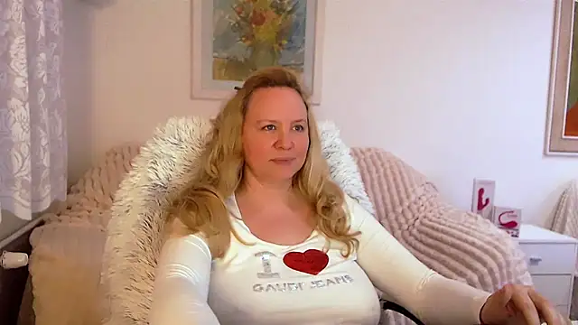 Snapshot of Sarah4you chatting on February 2, 2025, 7:14 pm Sarah4you online show from February 2, 2025, 7:14 pm