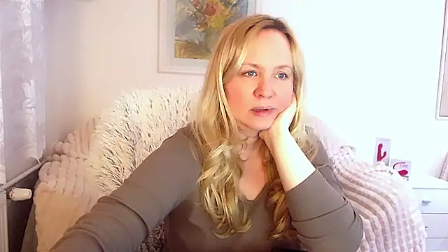 Snapshot of Sarah4you chatting on February 4, 2025, 9:41 pm Sarah4you online show from February 4, 2025, 9:41 pm