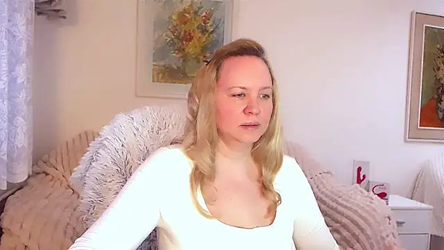 Snapshot of Sarah4you chatting on February 16, 2025, 4:10 pm Sarah4you online show from February 16, 2025, 4:10 pm