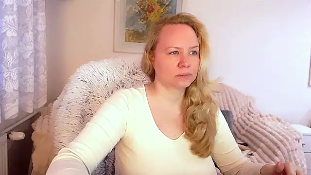 Snapshot of Sarah4you chatting on March 1, 2025, 4:33 pm Sarah4you online show from March 1, 2025, 4:33 pm