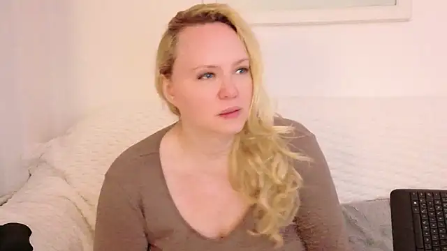 Sarah4you online show from November 21, 2025, 8:51 pm