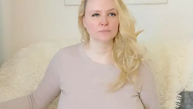 Snapshot of Sarah4you chatting on April 26, 2026, 2:37 pm Sarah4you online show from April 26, 2026, 2:37 pm