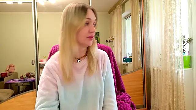ModelEva online show from May 1, 2026, 7:57 am