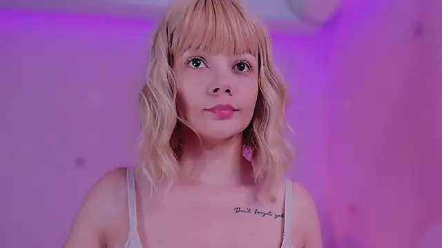 bella adams  online show from February 13, 2025, 7:52 pm