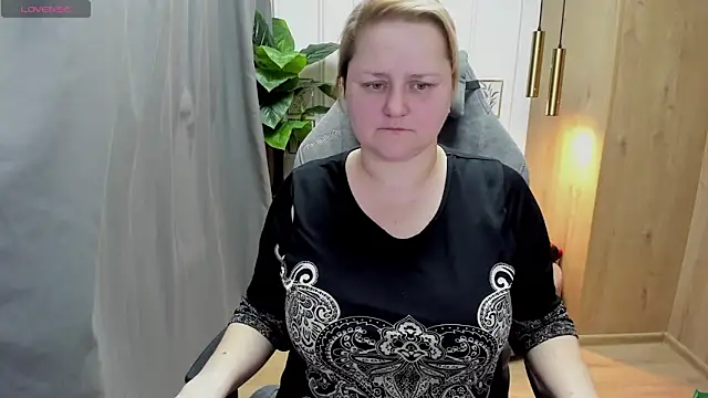 Snapshot of ScarlettSoft chatting on March 3, 2025, 12:16 pm ScarlettSoft online show from March 3, 2025, 12:16 pm