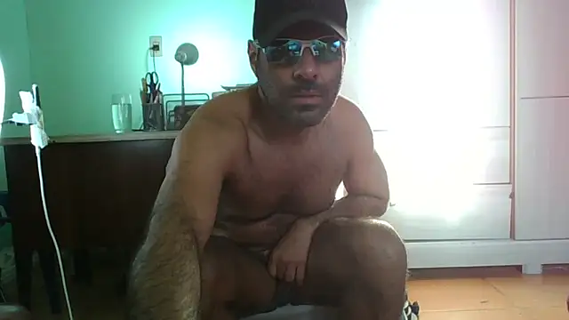 Snapshot of MILITARS chatting on June 5, 2026, 7:19 pm MILITARS online show from June 5, 2026, 7:19 pm