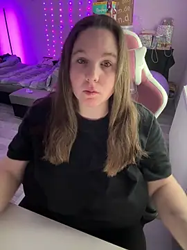 AureliaWinter online show from February 8, 2026, 9:34 am