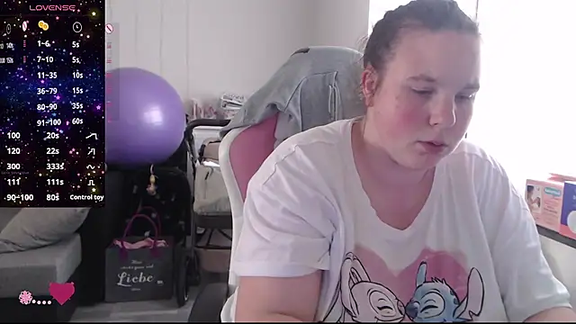 Snapshot of AureliaWinter chatting on June 15, 2026, 3:58 pm AureliaWinter online show from June 15, 2026, 3:58 pm