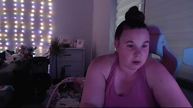 Snapshot of AureliaWinter chatting on August 4, 2026, 11:35 am AureliaWinter online show from August 4, 2026, 11:35 am
