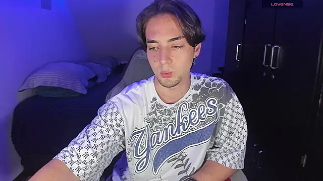 Alex smith00 online show from September 30, 2025, 9:20 pm