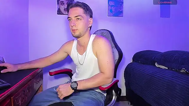 Alex smith00 online show from October 4, 2025, 10:52 pm