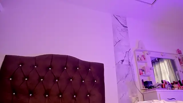 Snapshot of alysson_18 chatting on March 27, 2026, 2:17 pm alysson 18 online show from March 27, 2026, 2:17 pm