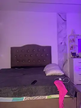 Snapshot of alysson_18 chatting on April 1, 2026, 2:36 pm alysson 18 online show from April 1, 2026, 2:36 pm