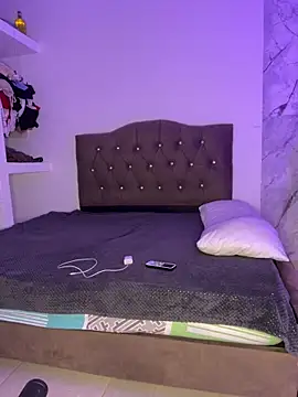 Snapshot of alysson_18 chatting on April 2, 2026, 2:37 pm alysson 18 online show from April 2, 2026, 2:37 pm