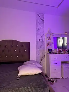 Snapshot of alysson_18 chatting on April 11, 2026, 1:15 pm alysson 18 online show from April 11, 2026, 1:15 pm