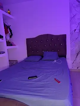 Snapshot of alysson_18 chatting on April 15, 2026, 1:18 pm alysson 18 online show from April 15, 2026, 1:18 pm