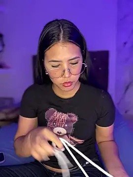 Snapshot of alysson_18 chatting on April 15, 2026, 9:15 pm alysson 18 online show from April 15, 2026, 9:15 pm