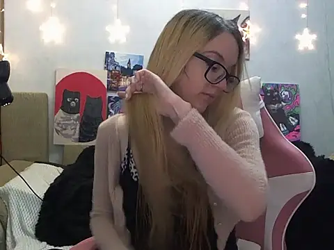 SecretSophia online show from September 20, 2025, 6:42 pm