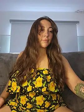 VickyHoult online show from December 17, 2025, 8:04 pm