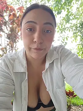 VickyHoult online show from April 3, 2026, 8:29 pm