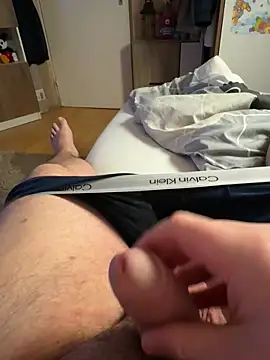 Snapshot of Tomi2244 chatting on March 19, 2026, 10:25 pm Tomi2244 online show from March 19, 2026, 10:25 pm